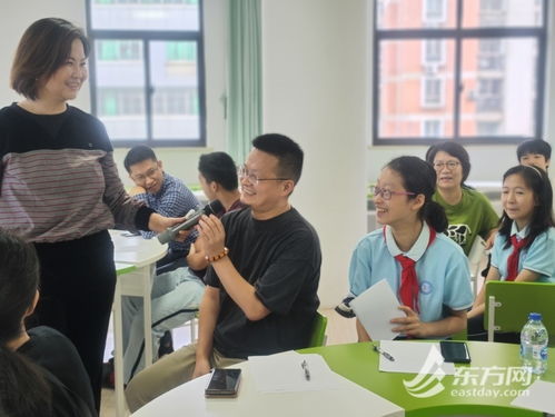 家校攜手，共育未來(lái) 記盧灣中學(xué)“繪家史·親子溝通”家庭教育開放日活動(dòng)